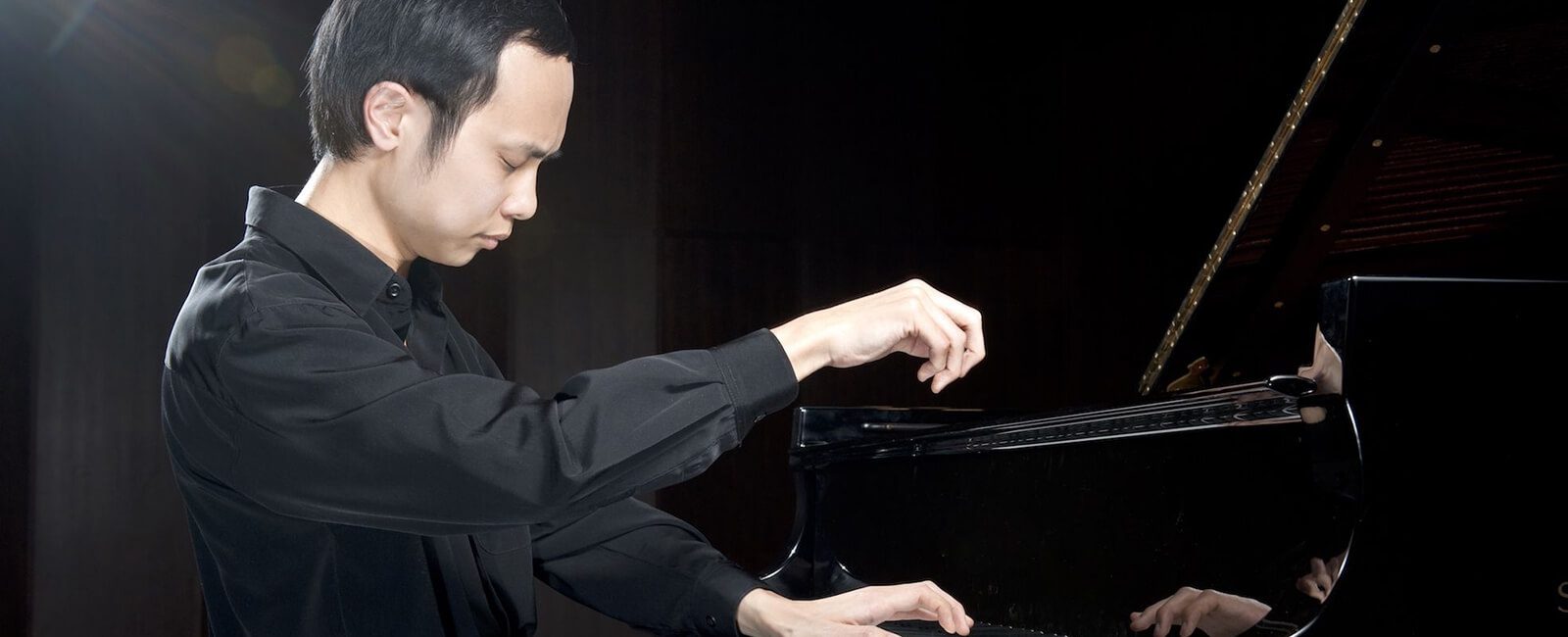 Nicholas Young - Pianist - bio