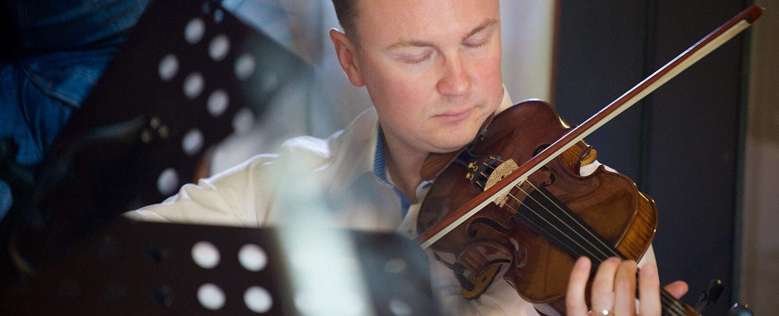 Violinist - Pominik Przywara